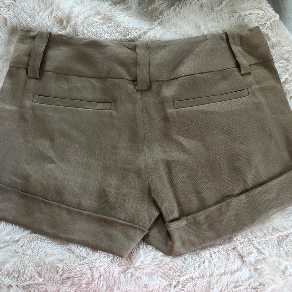 ALICE + OLIVIA tan shorts - Picture 2 of 2